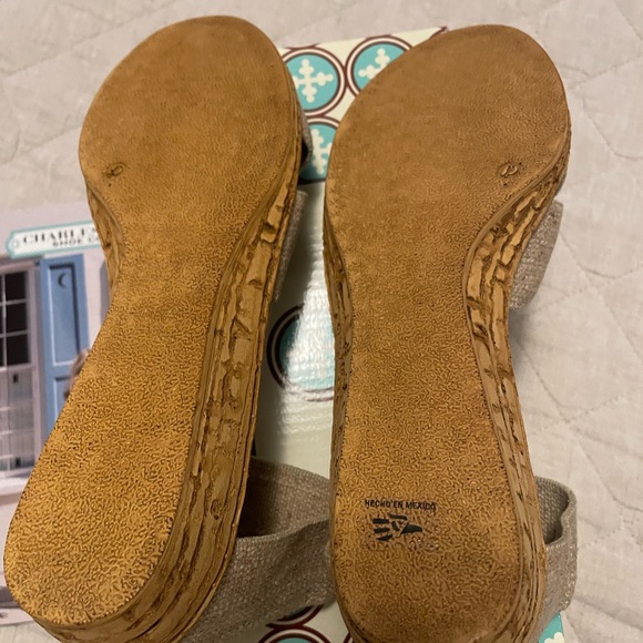 BRAND NEW CHARLESTON PEACHTREE SANDLE- ordered wrong size - Picture 3 of 4